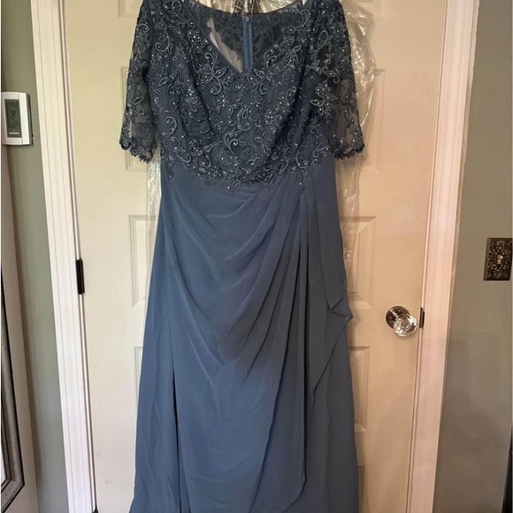 Mother of the bride dress - Picture 1 of 5